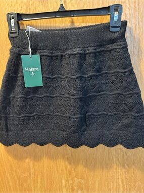 Halara Women's Black Knit Scallop-Hem skort